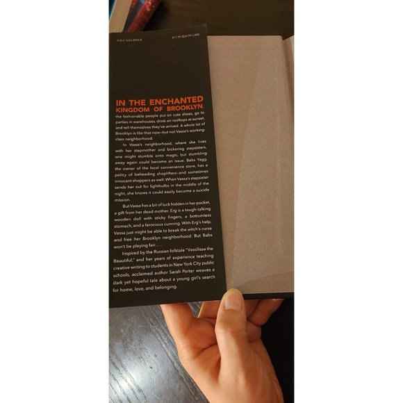 Book - Vassa in the Night by Sarah Porter - Picture 2 of 5